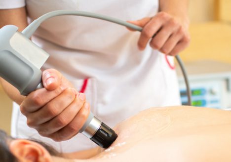 Extracorporeal Shockwave Therapy applied to shoulder of patient